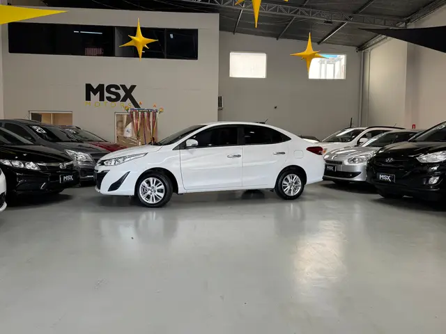 Carro Toyota Yaris Sedan 2021 1.5 XL Live CVT (Flex)