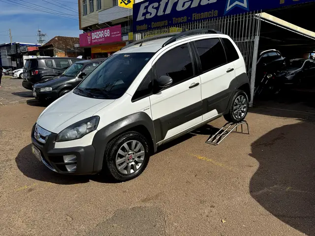 Carro Fiat Idea 2016 Adventure Locker 1.8 (Flex)