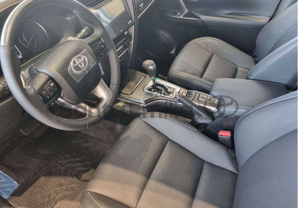 SW4 SRX Platinum 2.8 Turbodiesel 4x4 (Aut.) (7 Lugares)
