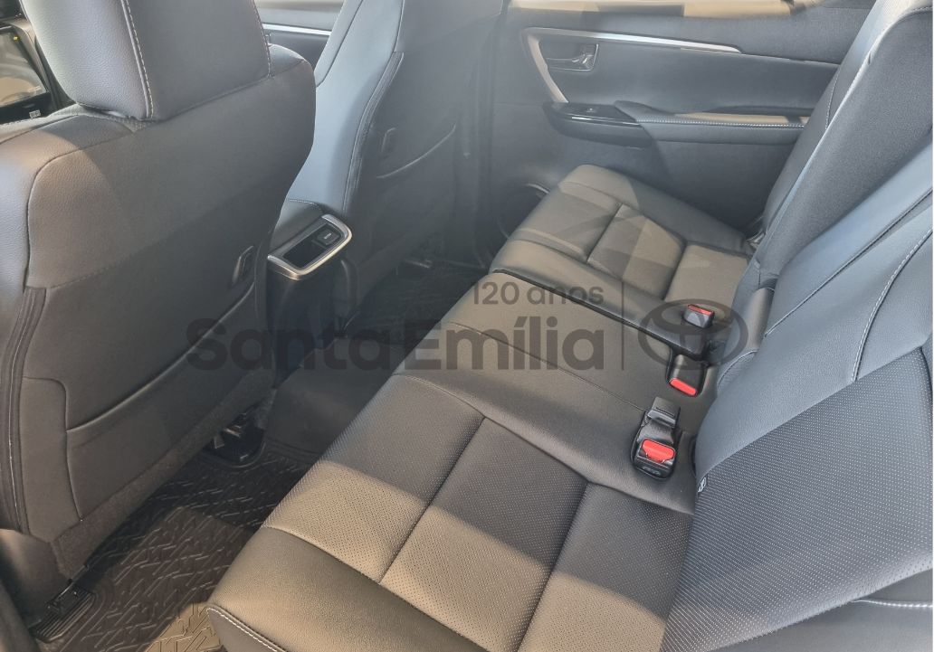 SW4 SRX Platinum 2.8 Turbodiesel 4x4 (Aut.) (7 Lugares)