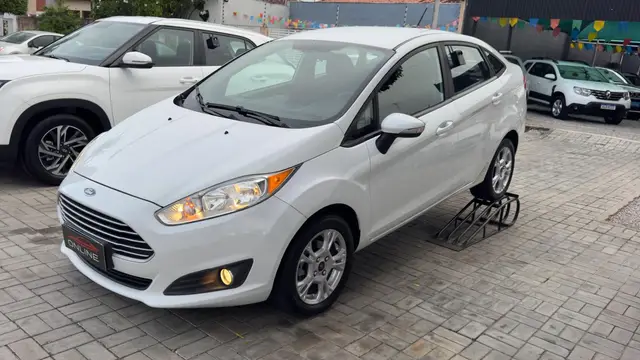 Carro Ford New Fiesta Sedan 2015 1.6 SE PowerShift (Flex)