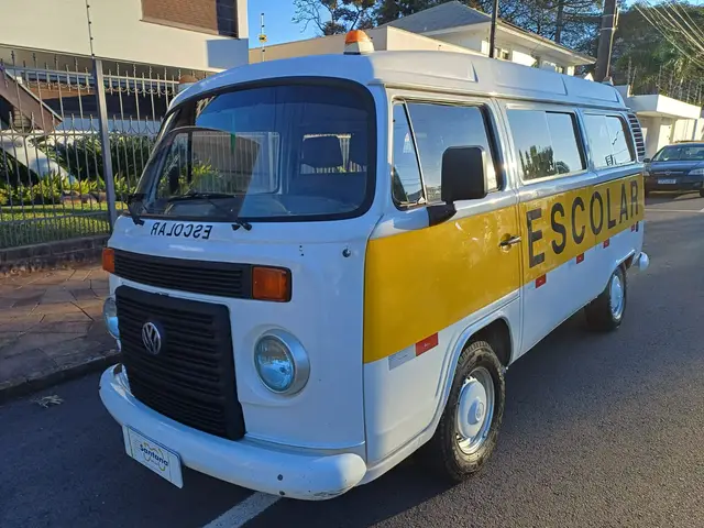 Carro Volkswagen Kombi 2012 Escolar 1.4 (Flex)