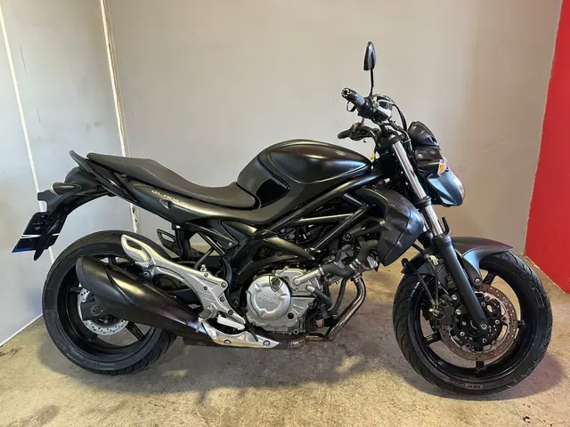 Carro Suzuki Gladius 2016 650