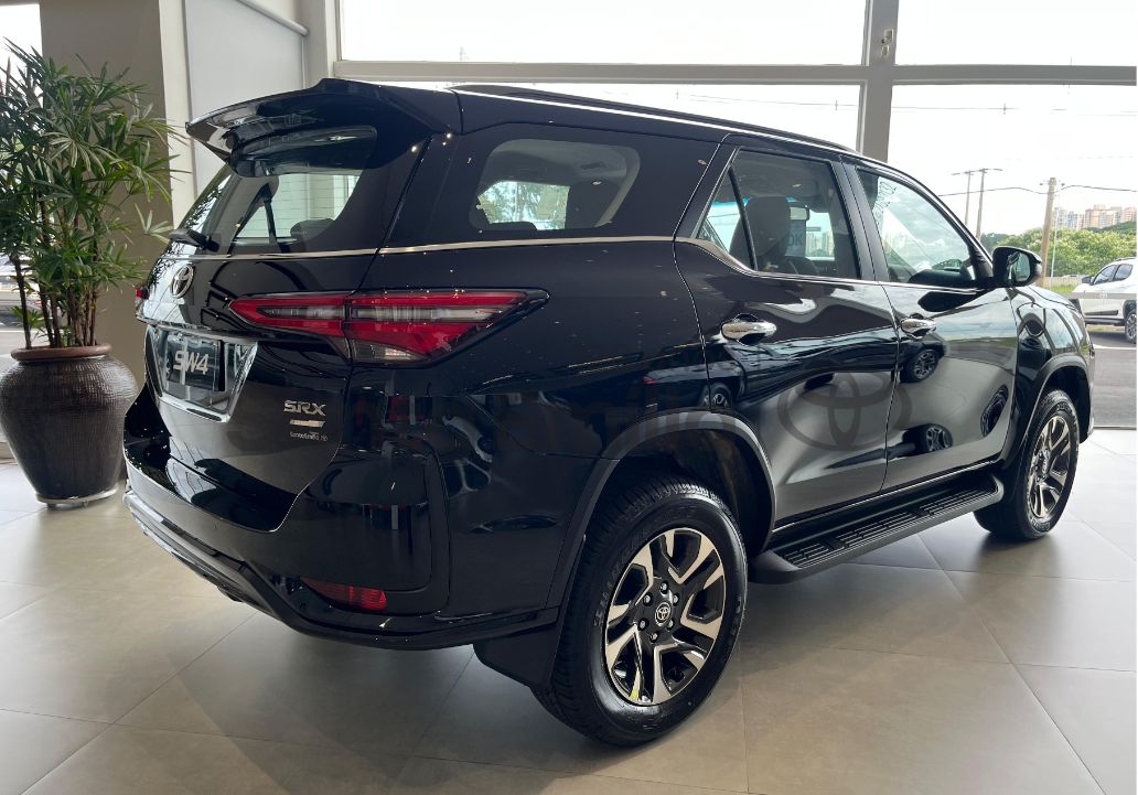 SW4 SRX Platinum 2.8 Turbodiesel 4x4 (Aut.) (7 Lugares)
