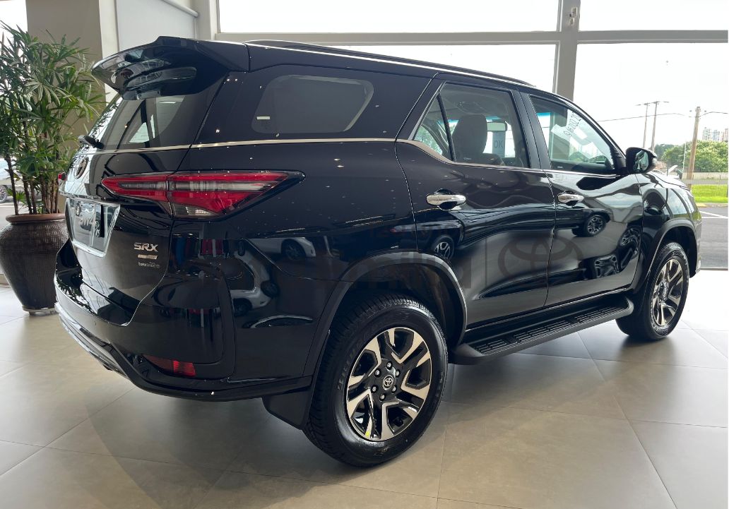 SW4 SRX Platinum 2.8 Turbodiesel 4x4 (Aut.) (7 Lugares)