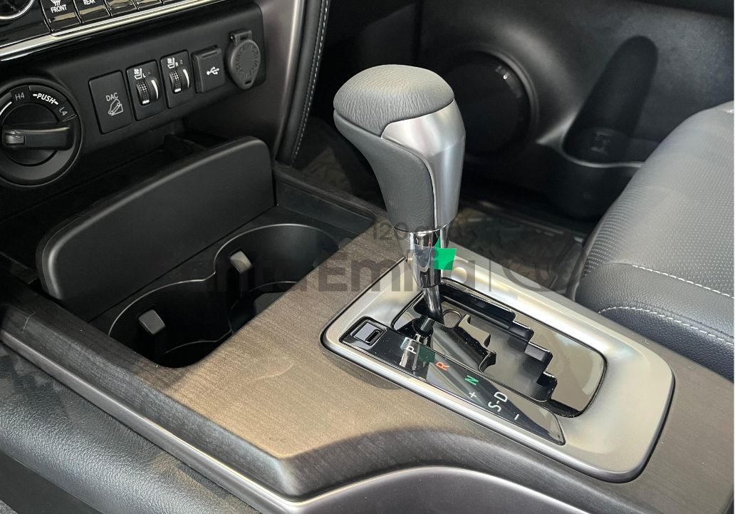 SW4 SRX Platinum 2.8 Turbodiesel 4x4 (Aut.) (7 Lugares)