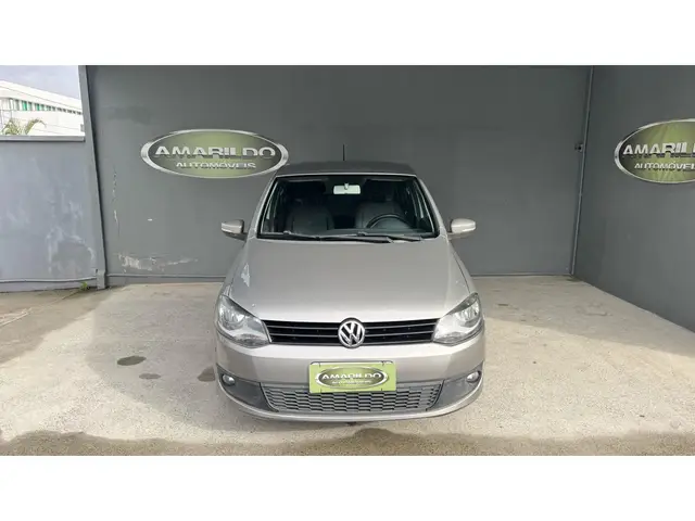Carro Volkswagen Fox 2014 1.0 TEC (Flex) 4p
