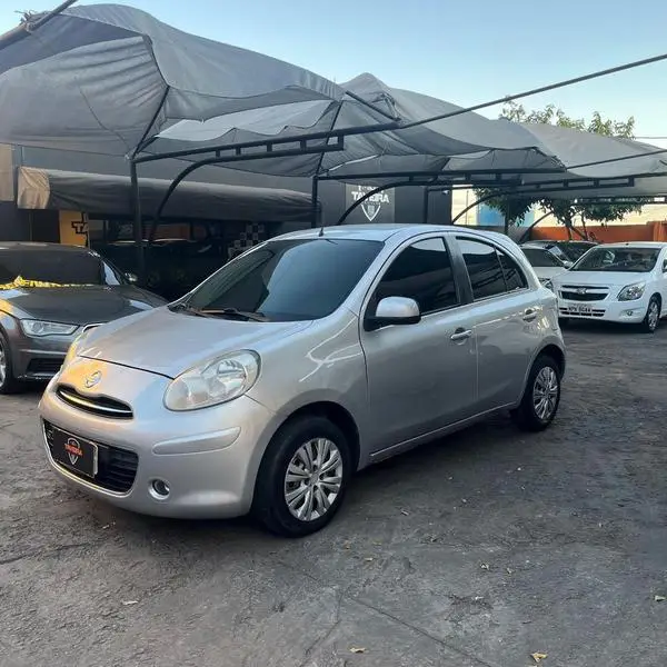 Carro Nissan March 2014 1.6 16V S (Flex)