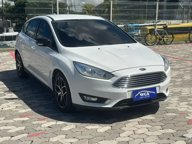 Carro Ford Focus Sedan 2016 Titanium Plus 2.0 PowerShift (Aut)