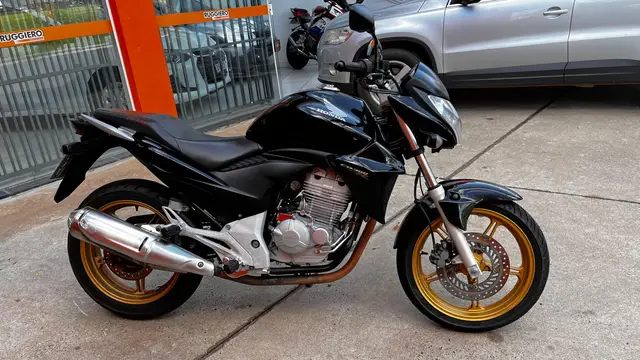 Carro Honda CB 300R 2015 (ABS)