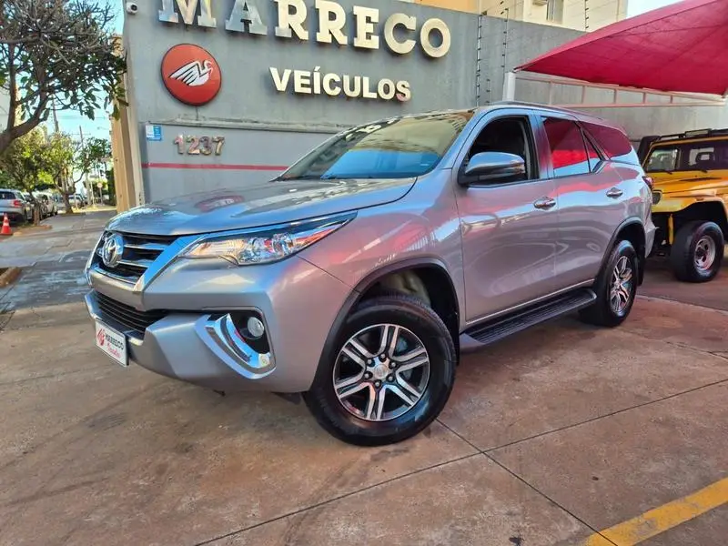 Toyota Hilux 2.7 SRV CD 4x2 (Flex) (Aut)