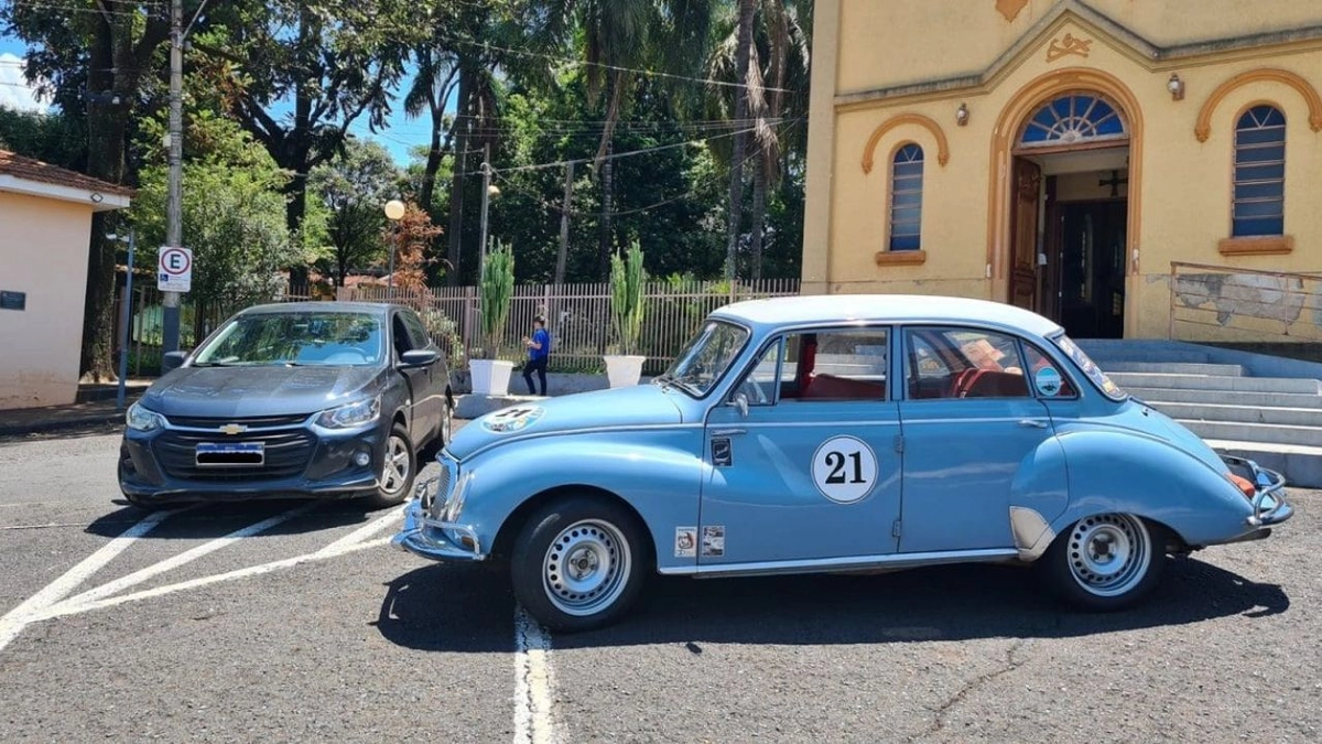 Hoje ele é comum nos carros, mas essa história de 1.0 três cilindros é antiga