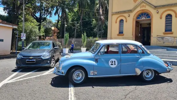 Hoje ele é comum nos carros, mas essa história de 1.0 três cilindros é antiga