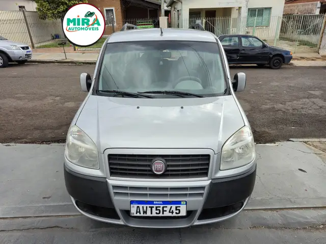 Carro Fiat Doblò 2013 Essence 1.8 16V (Flex)