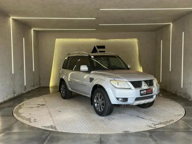 Carro Mitsubishi Pajero TR4 2013 2.0 16V 4x2 (Flex)