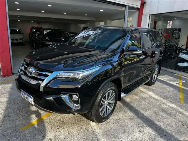 Carro Toyota SW4 2017 2.8 TDI SRX 5L 4x4 (Aut)