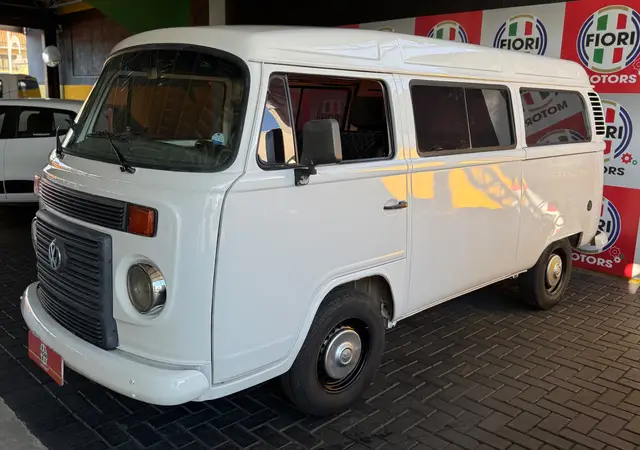 Carro Volkswagen Kombi 2014 Lotação 1.4 (Flex)