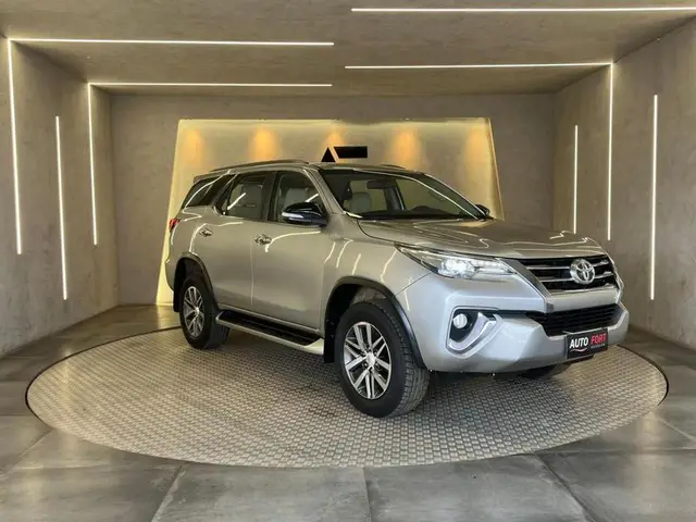 Carro Toyota SW4 2017 2.8 TDI SRX 7L 4x4 (Aut)