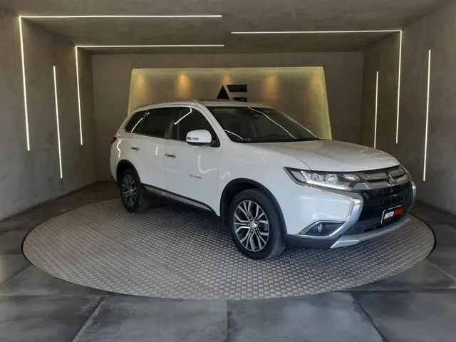 Carro Mitsubishi Outlander 2018 2.2 DI-D Mid 4WD