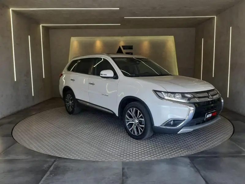 Mitsubishi Outlander 2.2 DI-D Mid 4WD