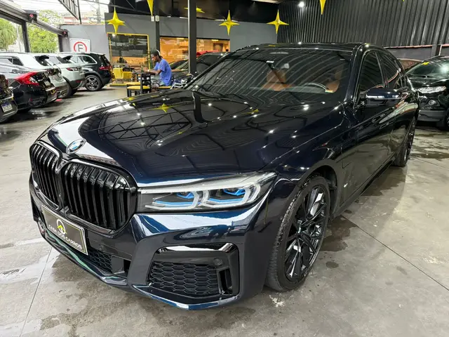 Carro BMW 745e 2022 745Le Sedan 3.0 V6 M Sport (Hybrid) (Aut)