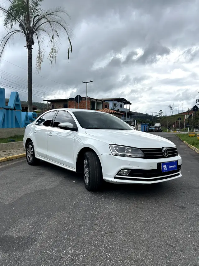 Carro Volkswagen Jetta 2015 2.0 Comfortline Tiptronic (Flex)