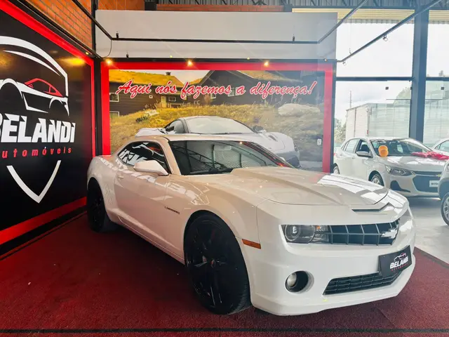 Carro Chevrolet Camaro 2011 SS 6.2