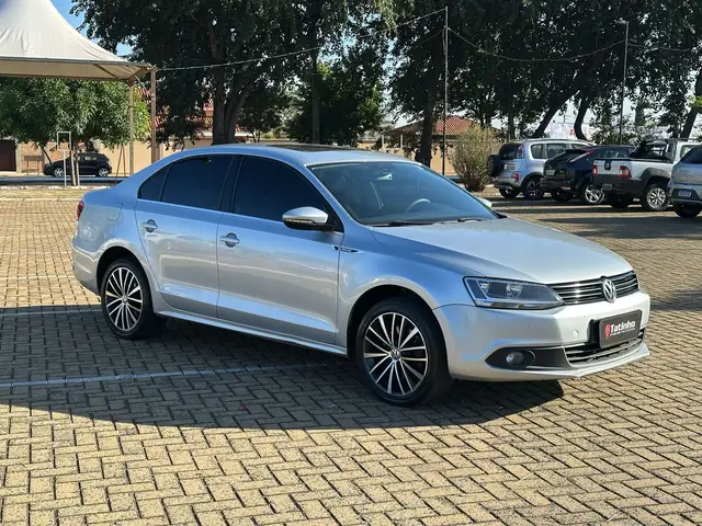 Carro Volkswagen Jetta 2013 2.0 Comfortline (Flex)