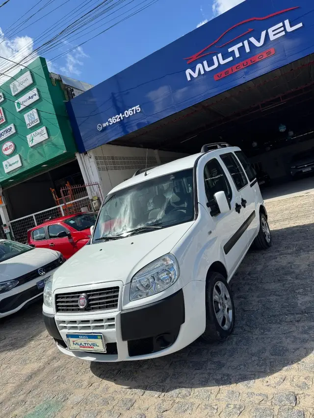 Carro Fiat Doblò 2018 Essence 1.8 7L (Flex)