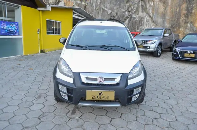 Carro Fiat Idea 2013 Adventure 1.8 16V Dualogic (Flex)