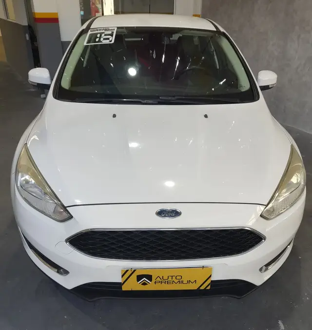 Carro Ford Focus Hatch 2016 SE Plus 2.0 PowerShift