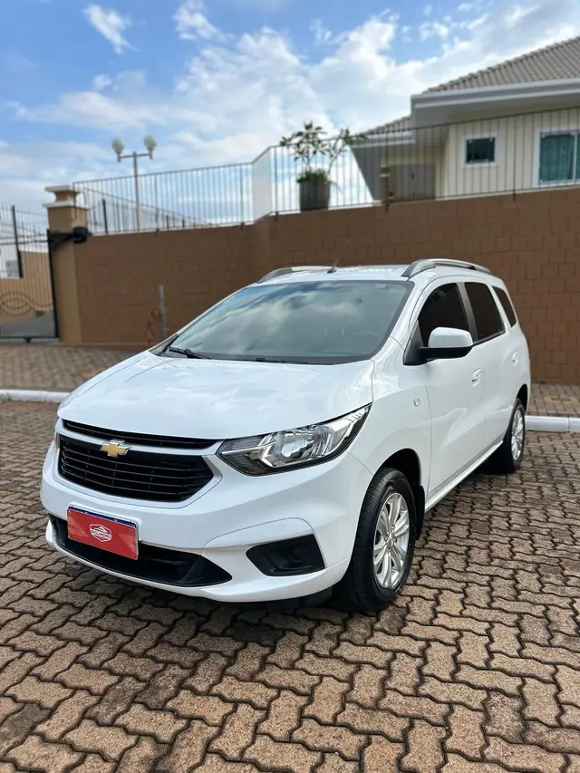 Carro Chevrolet Spin 2023 LT 1.8