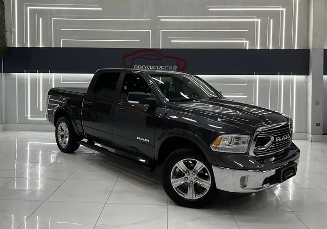 Carro RAM Classic 2023 Laramie 5.7