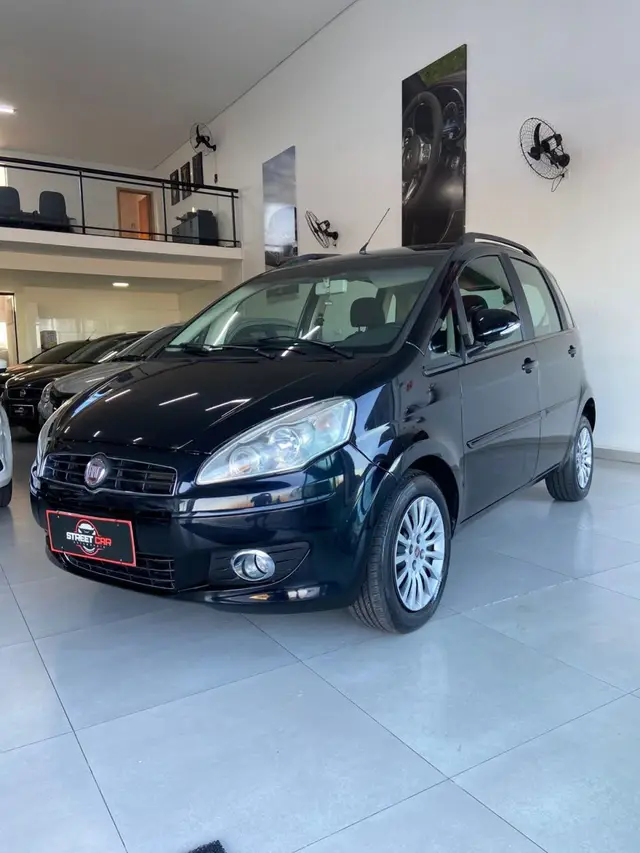 Carro Fiat Idea 2013 Attractive 1.4 8V (Flex)