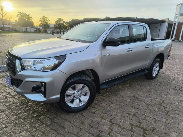 Carro Toyota Hilux Cabine Dupla 2020 Hilux 2.8 TDI CD SR 4x4 (Aut)