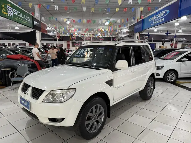 Carro Mitsubishi Pajero TR4 2013 2.0 16V 4x2 (Flex)