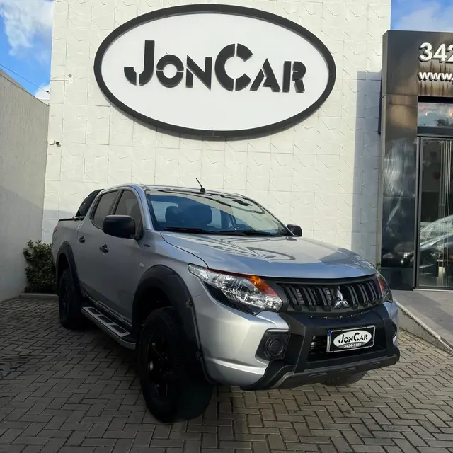 Carro Mitsubishi L200 Triton Outdoor 2022 GLX 2.4 Turbo Manual 4x4