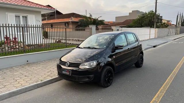 Carro Volkswagen Fox 2011 1.0 8V (Flex) 4p