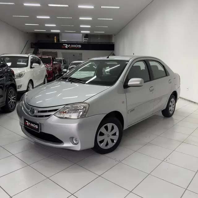 Carro Toyota Etios 2013 XLS 1.5 (Flex)