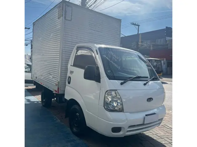 Carro Kia Bongo 2012 2.5 STD 4X2 c simples RS com carroceria