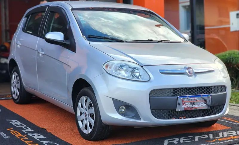 Fiat Palio Attractive 1.0 8V (Flex)