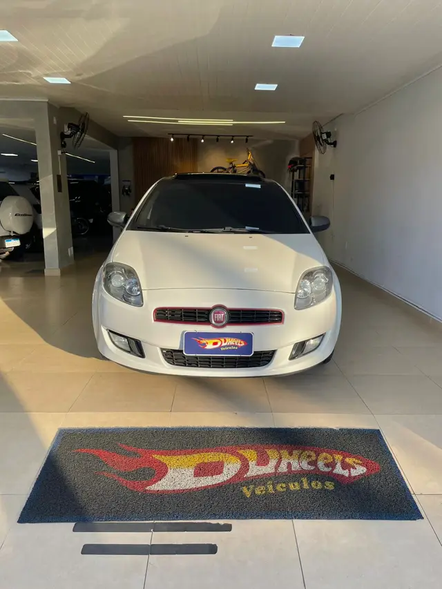 Carro Fiat Bravo 2013 Sporting 1.8 16V Dualogic (Flex)