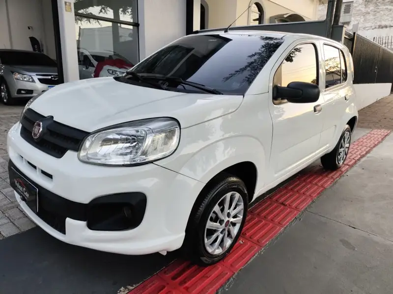 Fiat Uno Attractive 1.0 (Flex) 4p