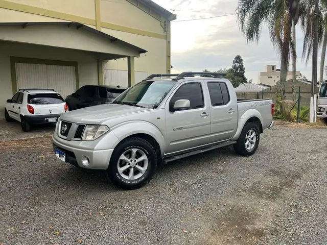Carro Nissan Frontier 2007 LE 4x4 2.5 16V (cab. dupla) (importada)