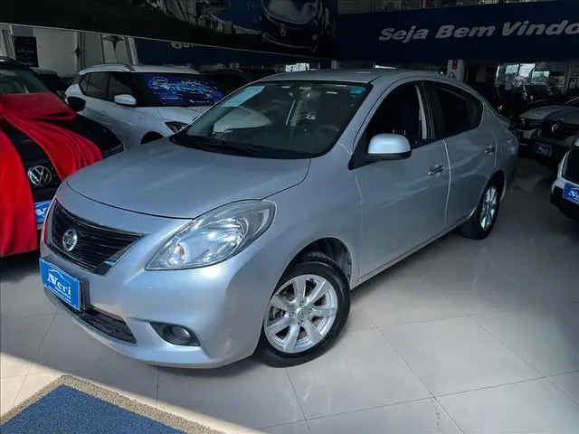 Carro Nissan Versa 2013 1.6 16V SL (Flex)