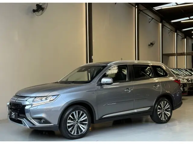 Carro Mitsubishi Outlander 2022 HPE-S 3.0 4WD (Aut)