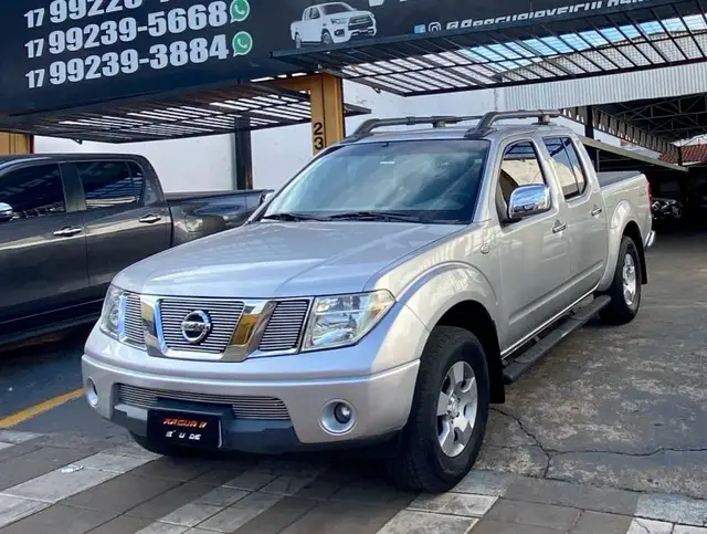 Carro Nissan Frontier 2011 LE 4x4 2.5 16V (cab. dupla) (aut)