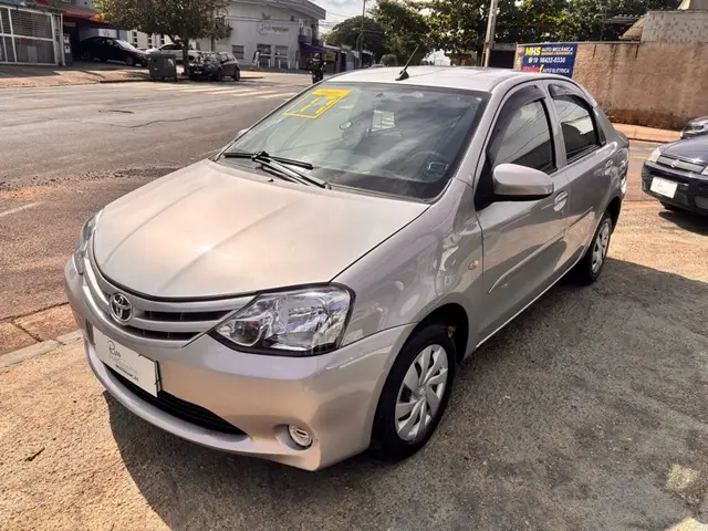 Carro Toyota Etios Sedan 2017 X 1.5 (Flex)