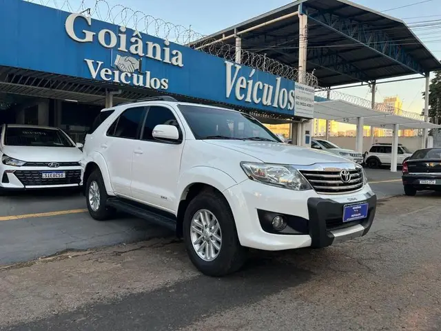 Carro Toyota Hilux Cabine Dupla 2015 Hilux 2.7 SR CD 4x2 (Flex) (Aut)
