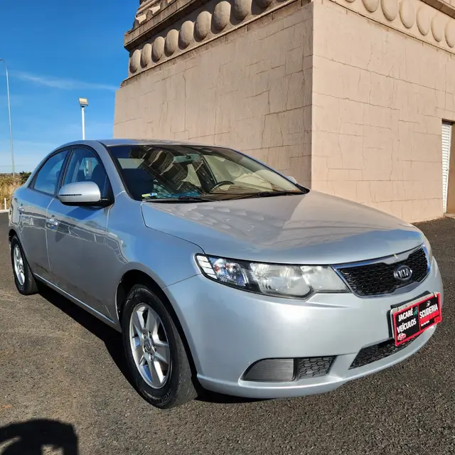 Carro Kia Cerato 2011 1.6 16V